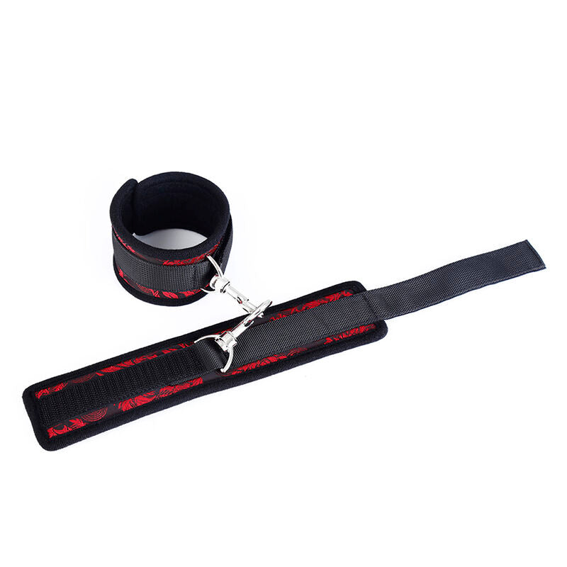 OHMAMA FETISH - SKANDAL Håndjern på håndleddet