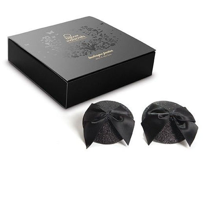 BIJOUX - BURLESK SKINNENDE BRYSTØRTEDEKSEL MED SLØYFE