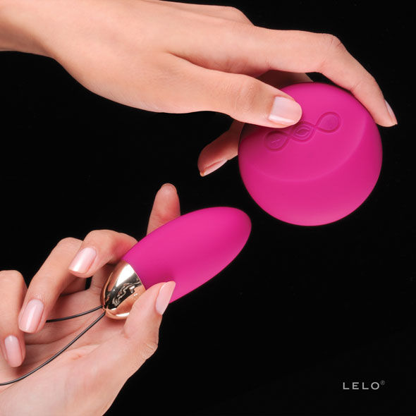 LELO - LYLA 2 INSIGNIA DESIGN EDITION FUCHSIA MASSAGEREGG